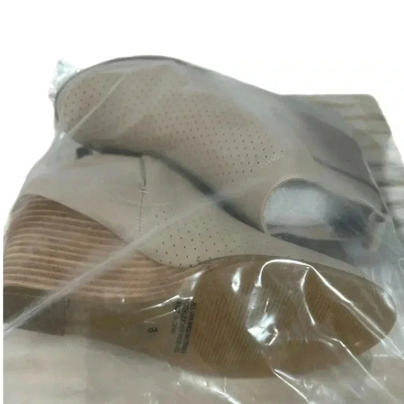 New DOLCE VITA Gerdie Vegan Leather Comfort Wedge Bootie Beige Winter Boot 9 - Picture 13 of 14